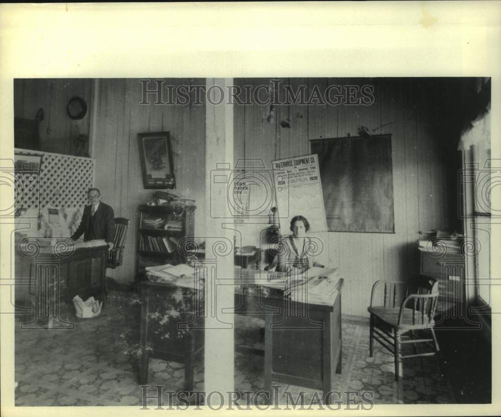 Press Photo W.T. Sparkman Senior &amp; Mrs Arthur V. Smith work at equipment company- Historic Images