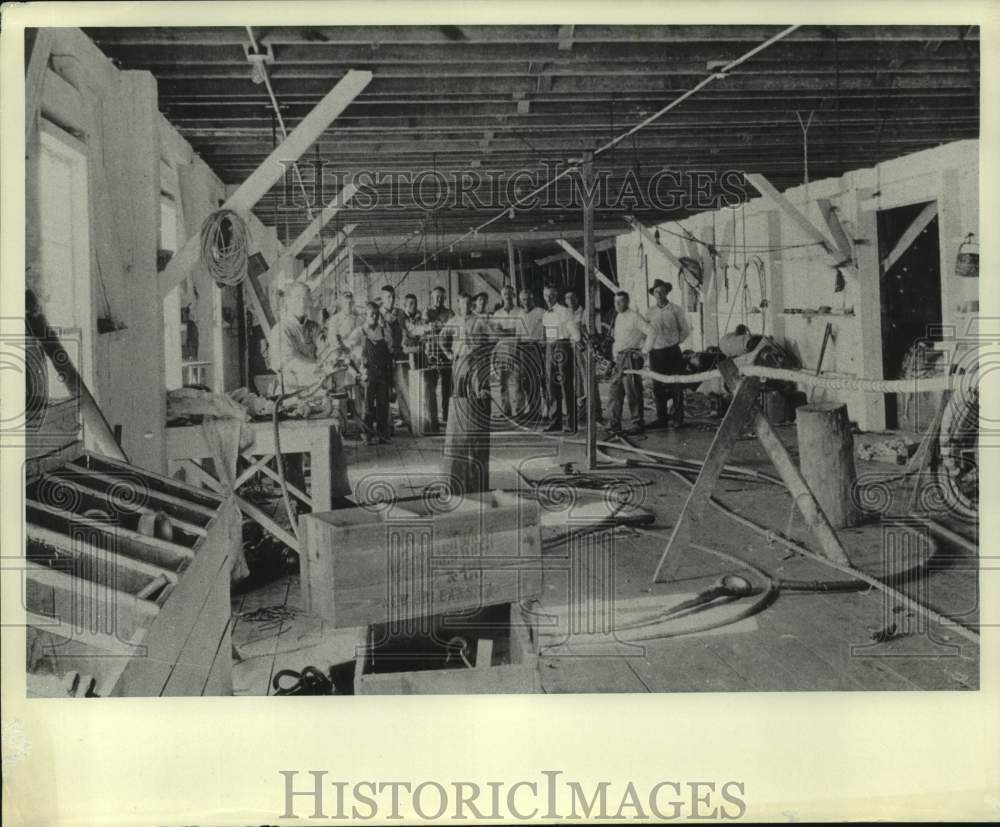 1919 Press Photo John Steen &amp; others in tack room at International Shipbuilding- Historic Images