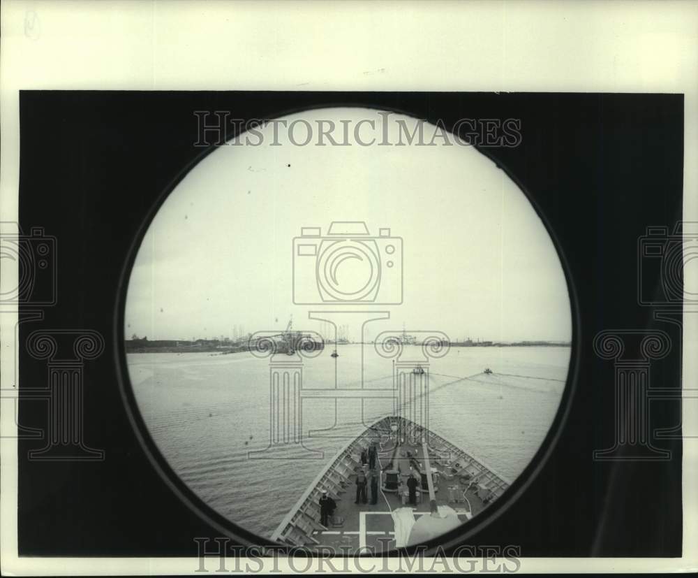 Press Photo View from Porthole of Aegis Cruiser in Pascagoula, Mississippi- Historic Images