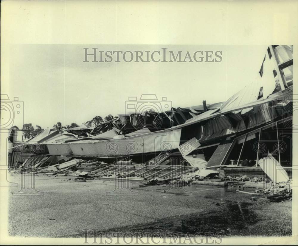 1985 Press Photo Gulf Furniture on Chico Street, Damage from Hurricane Elena- Historic Images