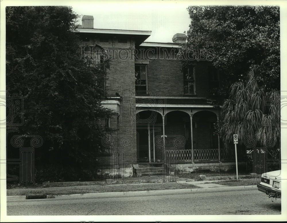 1990 Press Photo Exterior view of Building at 500 Church Street, Mobile- Historic Images