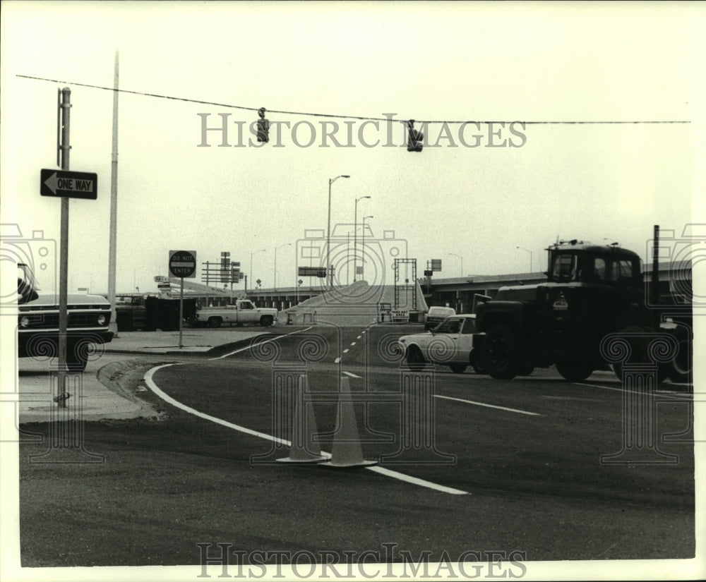 1977 Press Photo Causeway bridge exit on I-10 heading west in Mobile, Alabama- Historic Images