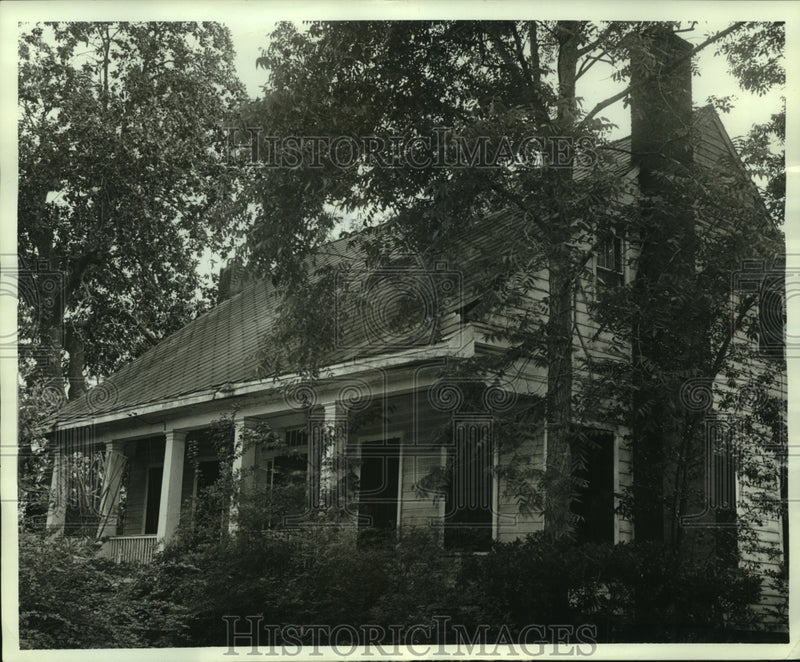 Load image into Gallery viewer, Press Photo Carlen home on Murphy High campu in Alabama - amra00197
