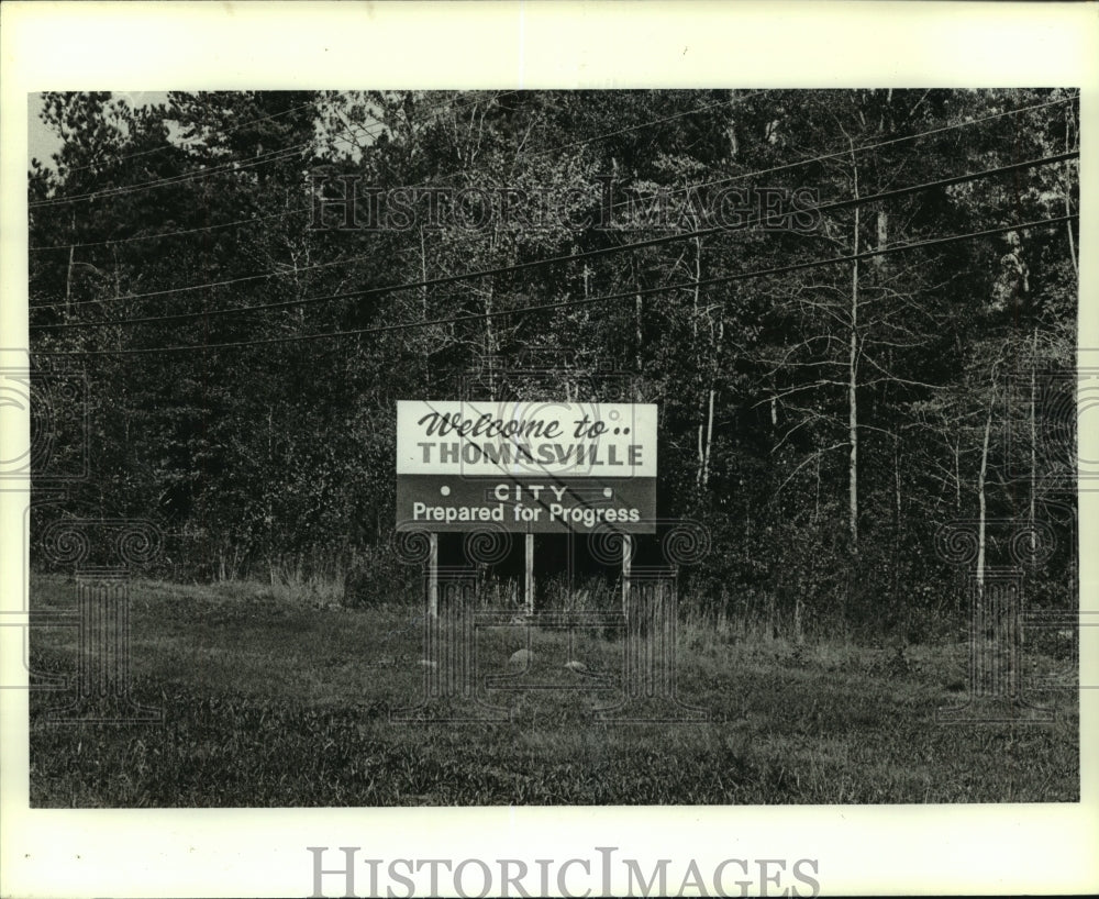 1984 Press Photo Welcome to Thomasville sign in Alabama. - Historic Images