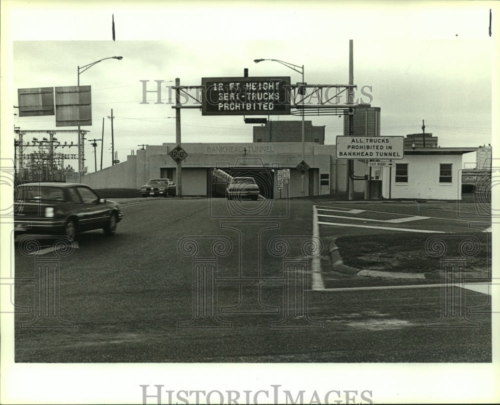 1989 Press Photo Cars enter and exit Bankhead Tunnel in Alabama. - Historic Images