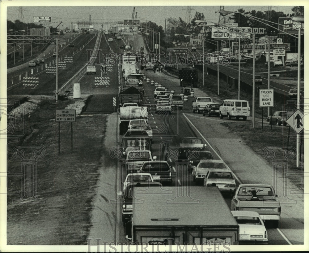 1985 Press Photo Traffic at I-65 construction at Dauphin St. in 
Alabama- Historic Images