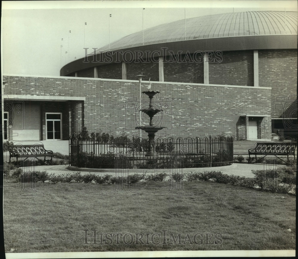 1968 Press Photo Fountain on Auditorium Drive in Alabama- Historic Images