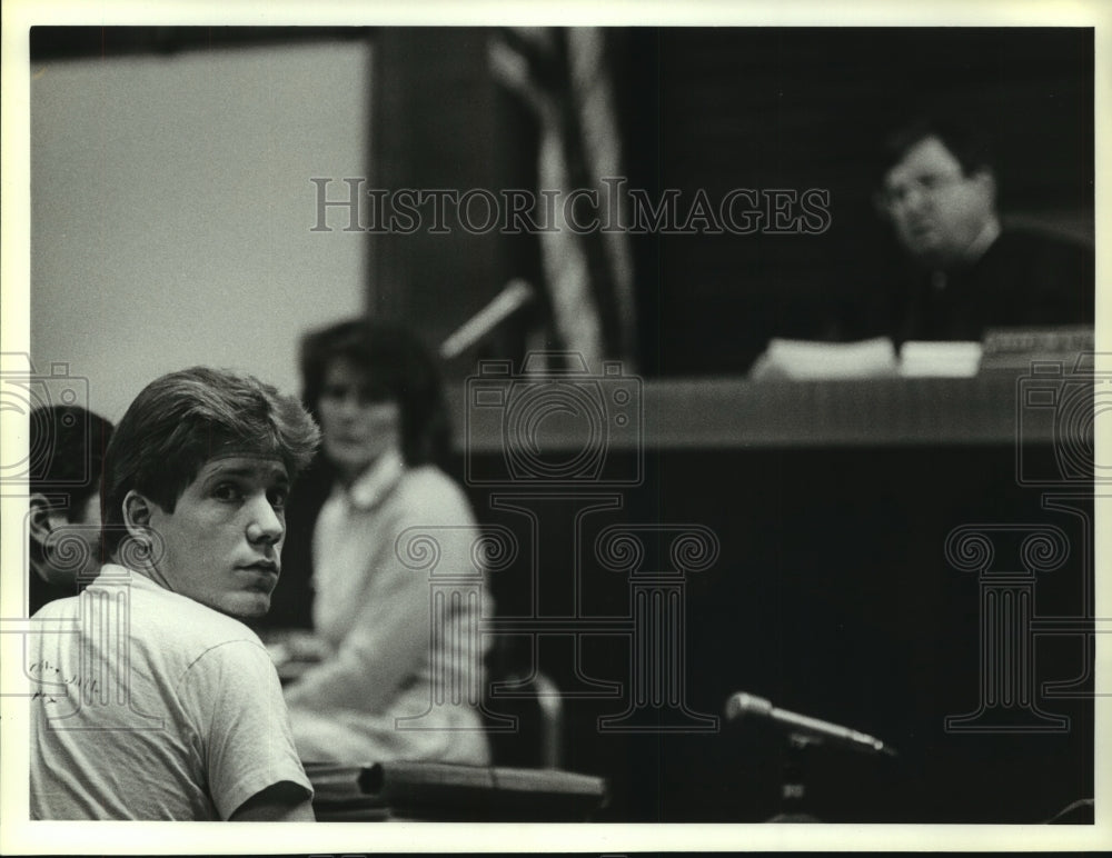 1986 Press Photo Michael Holman sits in Alabama courtroom - Historic Images