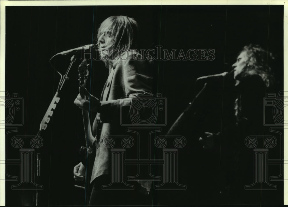 1991 Press Photo Driving and Crying band performs in Alabama - Historic Images