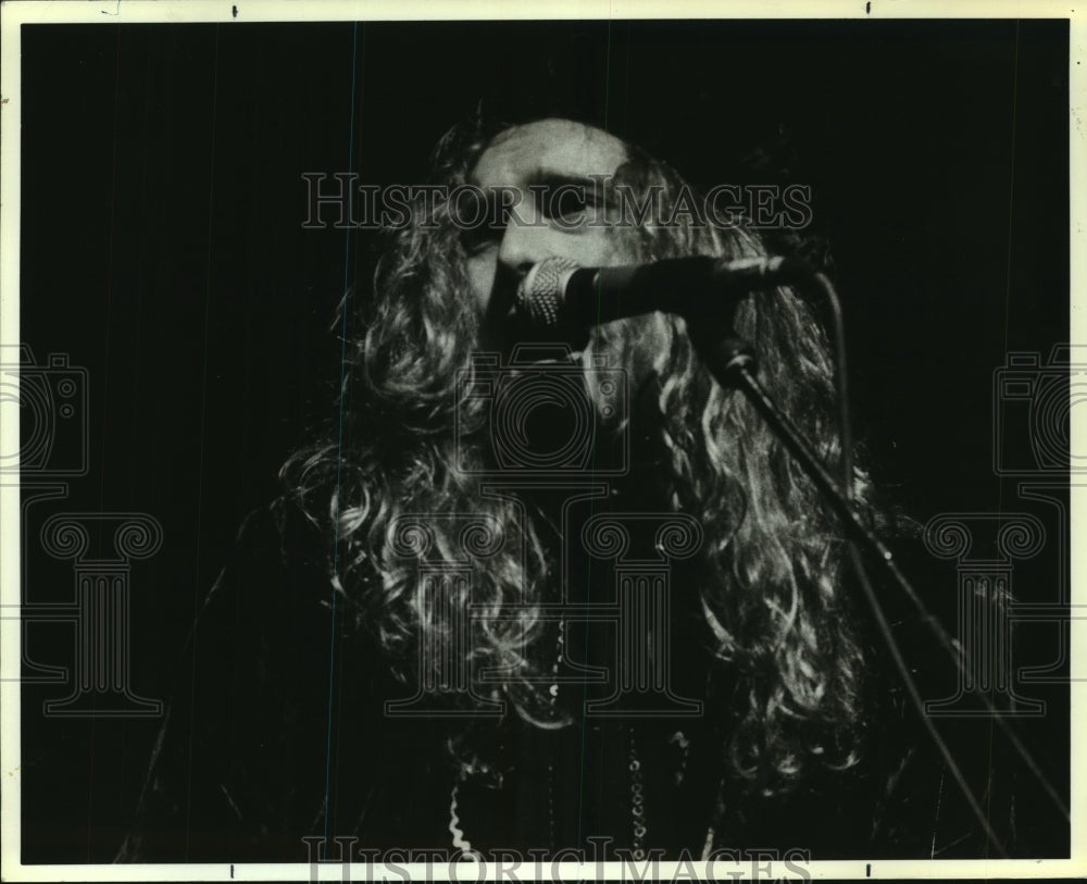 1991 Press Photo Singer performs in Alabama - amra00721- Historic Images