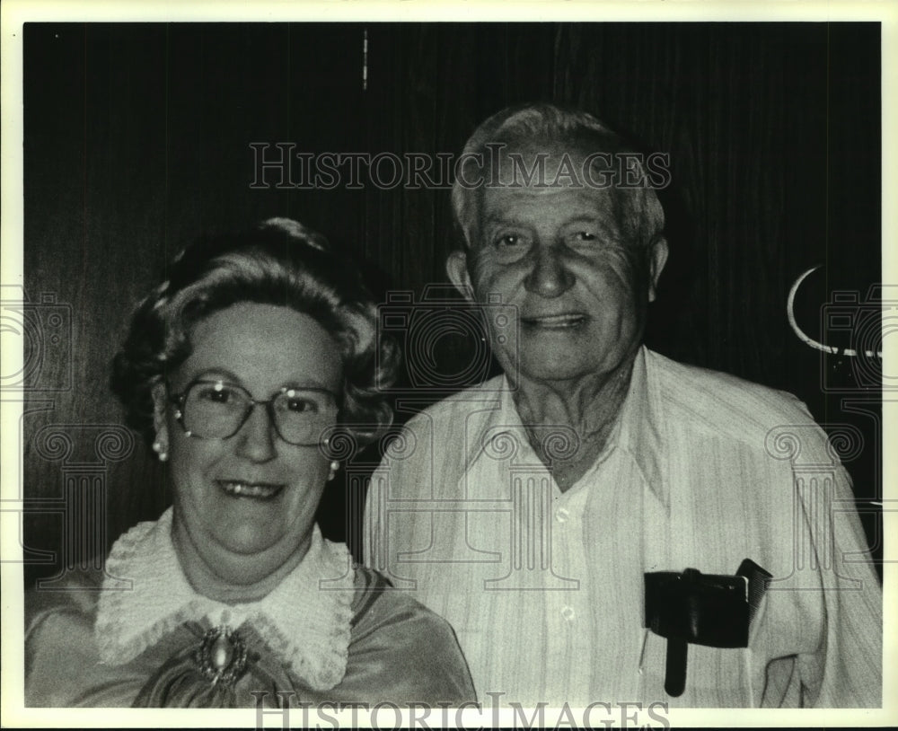 1988 Press Photo Mr. and Mrs. B. Pope in Finleyâ€™s Crossing, Alabama - Historic Images