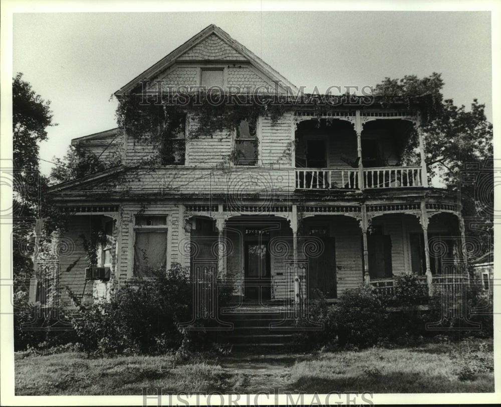 1990 Press Photo Abandoned home at 1200 Dauphin Street in Alabama - Historic Images