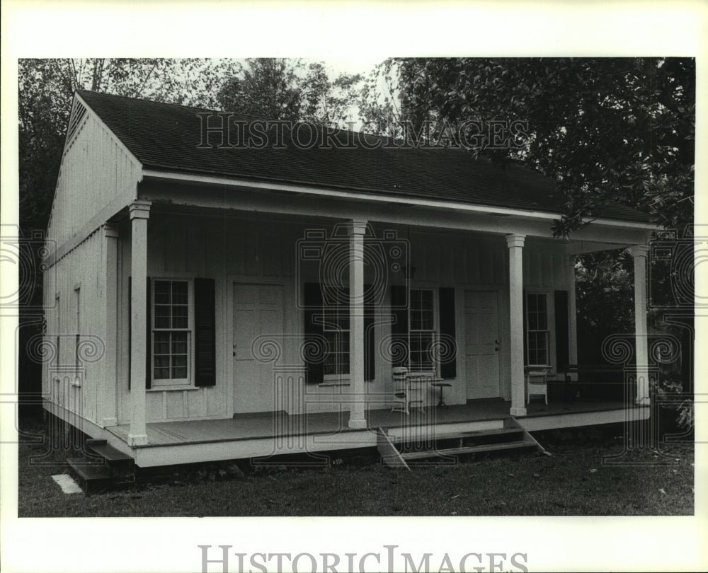 1990 Press Photo One-room schoolhouse on Washington Square in Alabama - Historic Images