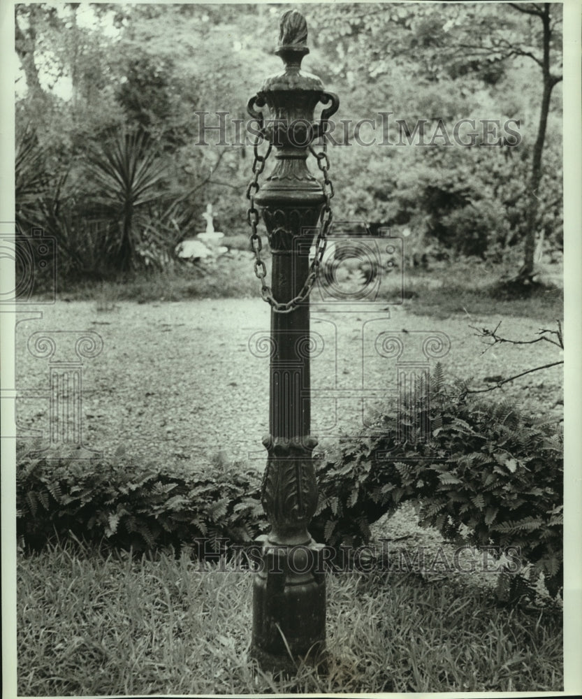 1970 Press Photo Metal hitching post by Oakleigh side entrance in Alabama- Historic Images