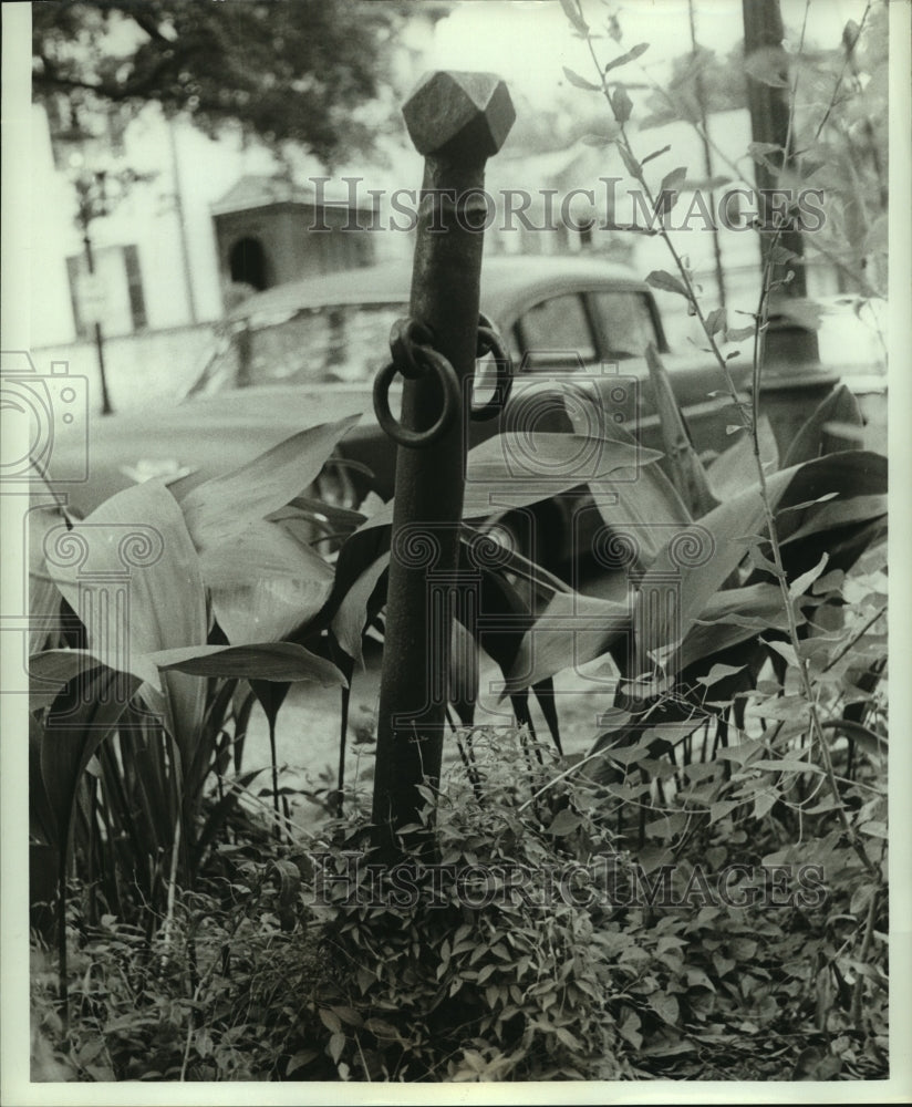 1970 Press Photo Metal hitching post at De Tonli Square in Alabama - amra00823- Historic Images