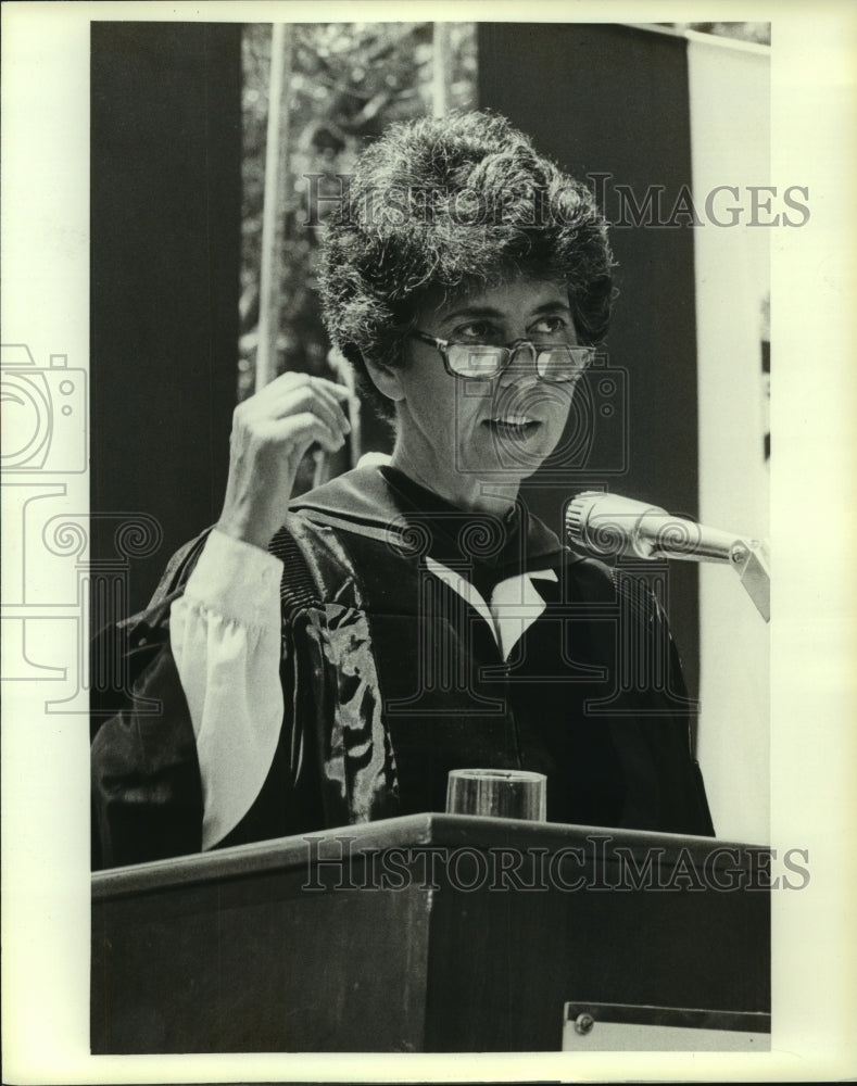 1986 Press Photo Rosemary Barlett speaks at event in Alabama - Historic Images