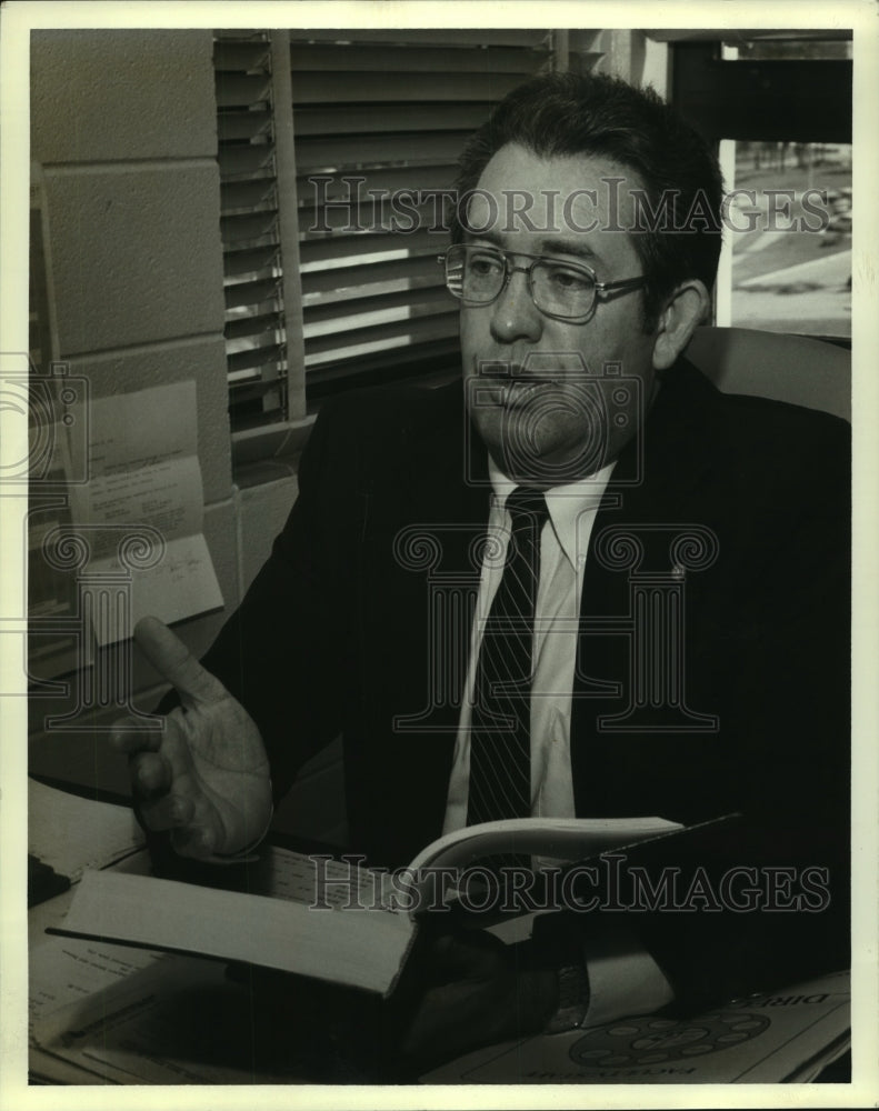 1981 Press Photo Dr. Robert Barrow, University of South Alabama, Media Services- Historic Images