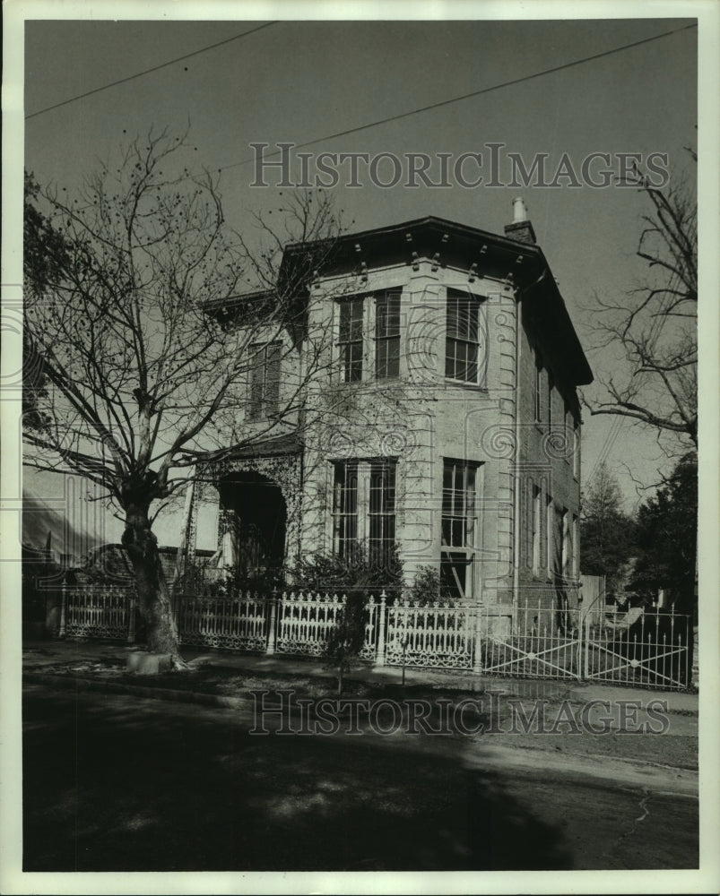 1967 Press Photo Julian L. McGavien home exterior view 254 N. Jackson St, Mobile- Historic Images