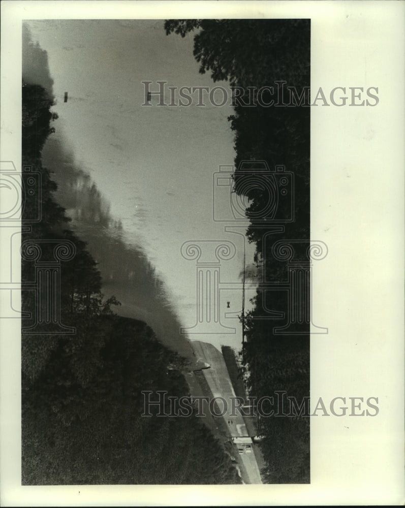 1978 Press Photo Aerial view of flooded U. S. 98 road in Alabama - Historic Images