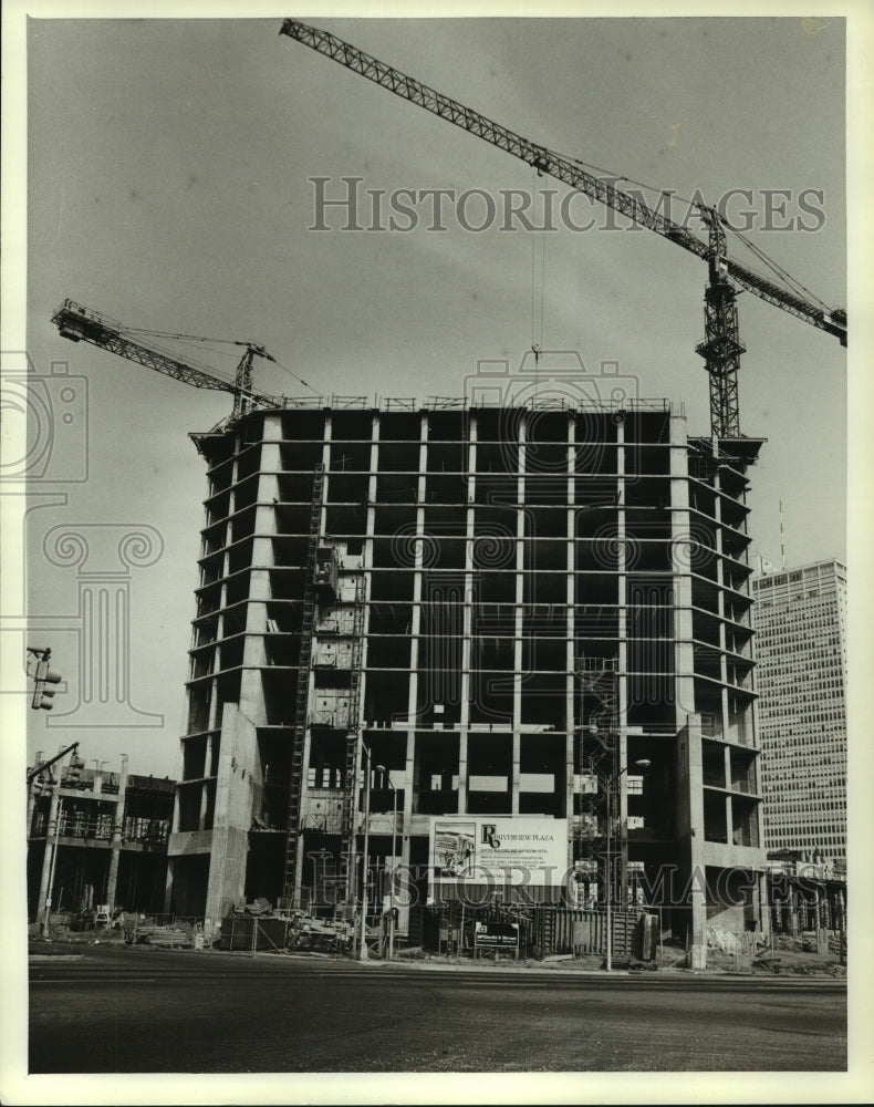 1982 Press Photo Riverview Plaza Hotel Under Construction in Mobile, Alabama- Historic Images