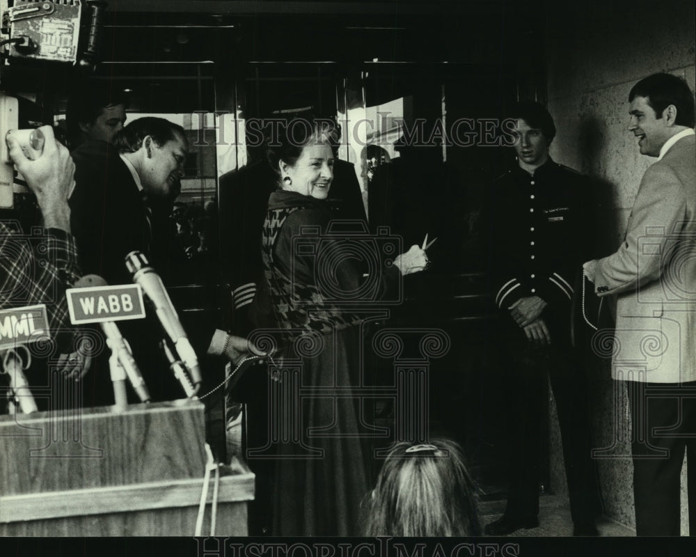 1984 Press Photo Admiral Semmes Hotel Reopening Ceremony in Mobile, Alabama- Historic Images