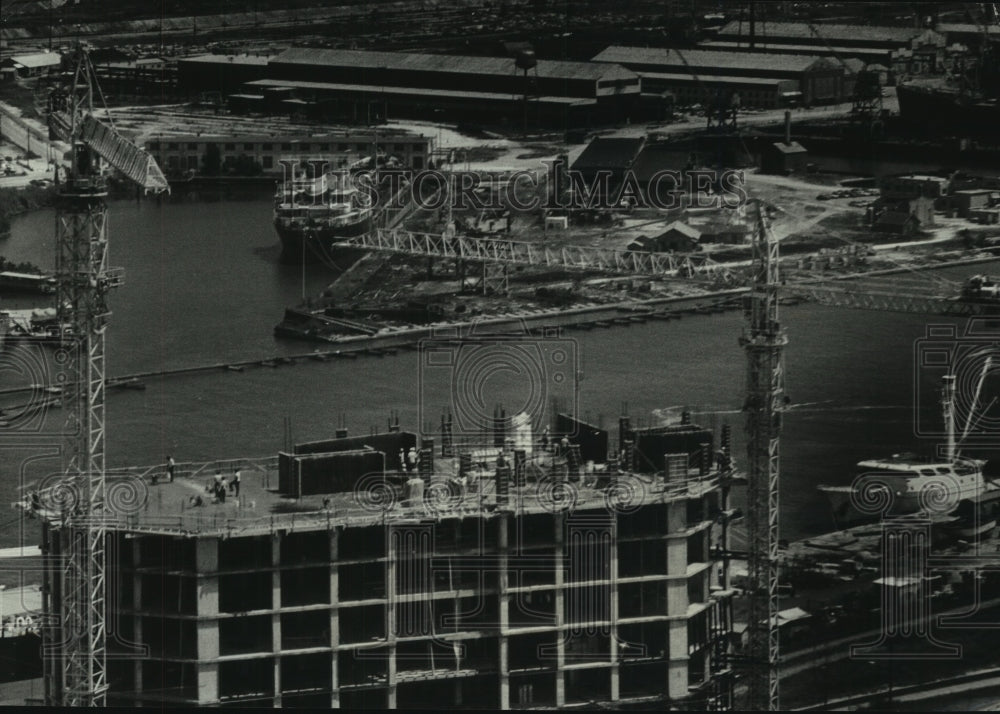 1982 Press Photo Aerial View of Riverview Hotel and River Behind, Mobile- Historic Images