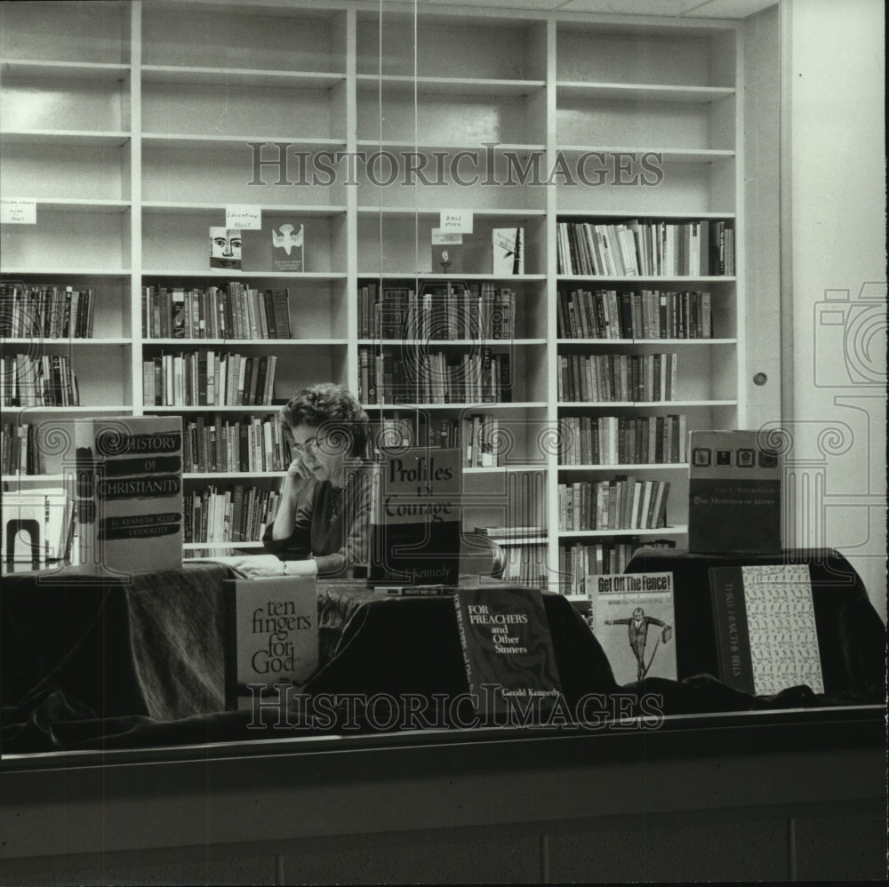 1966 Press Photo Reading Library in Central Presbyterian Church, Mobile, Alabama- Historic Images