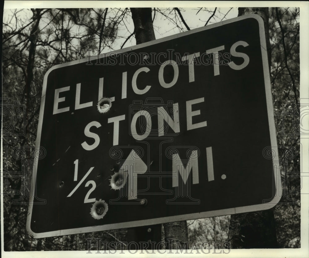 1975 Press Photo Roadside sign for Ellicott Stone in Alabama - Historic Images