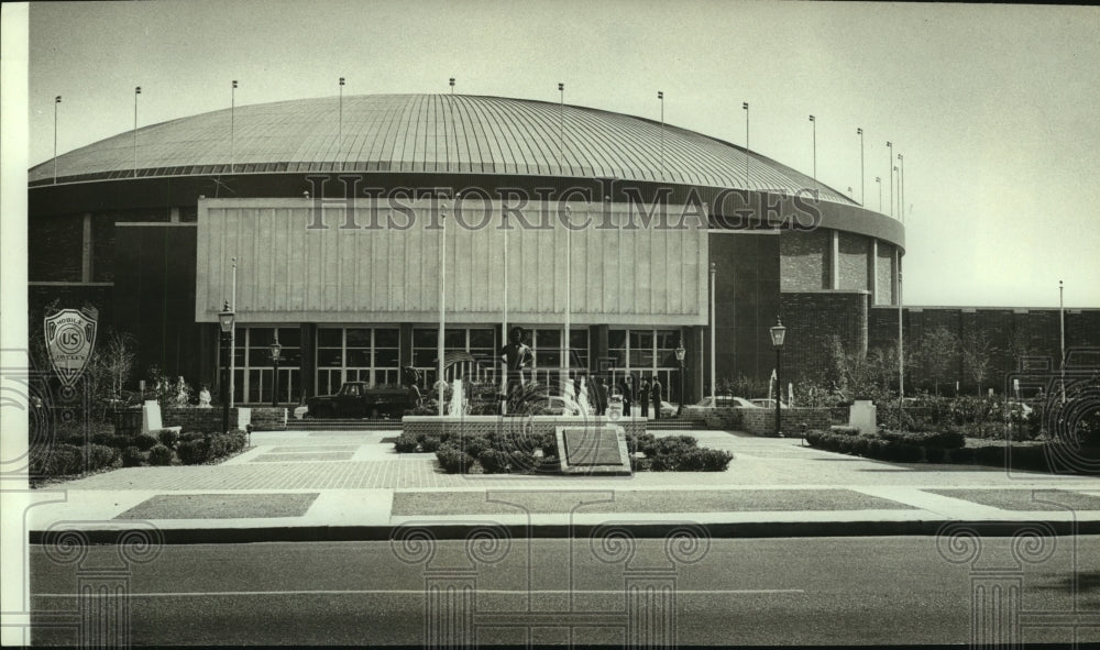 1968 Press Photo Exterior view of Spanish Plaza building, Alabama - amra02542- Historic Images