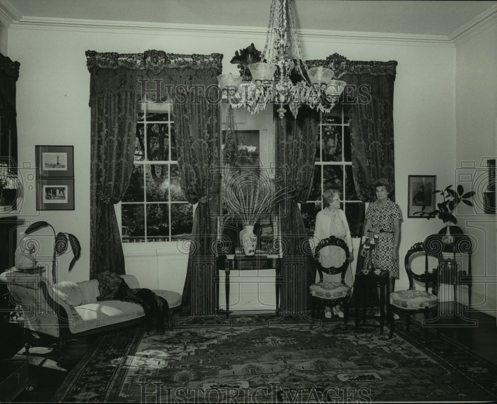 1970 Press Photo Parlor of Georgia Cottage by E. S. Sledge home in Alabama