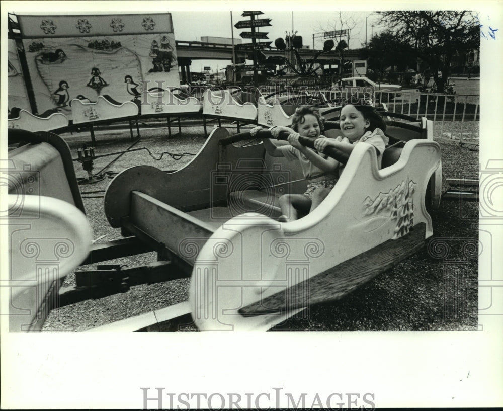 1992 Press Photo Children on an amusement ride at Family Days, Conde- Historic Images