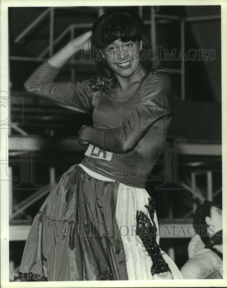 1990 Press Photo Woman dances in Alabama - amra03039- Historic Images