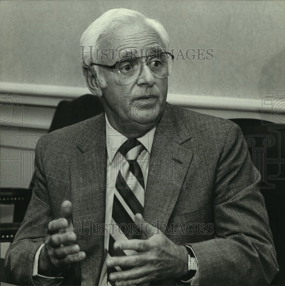 1985 Press Photo Arthur Outlaw speaks at Alabama meeting- Historic Images