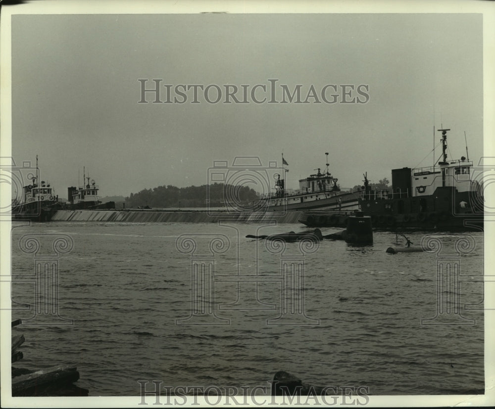 1971 Press Photo Tunnel sections being moved into position, Alabama- Historic Images