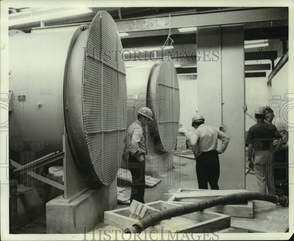 1971 Press Photo Construction Workers in Bottom of Tunnel, Alabama- Historic Images