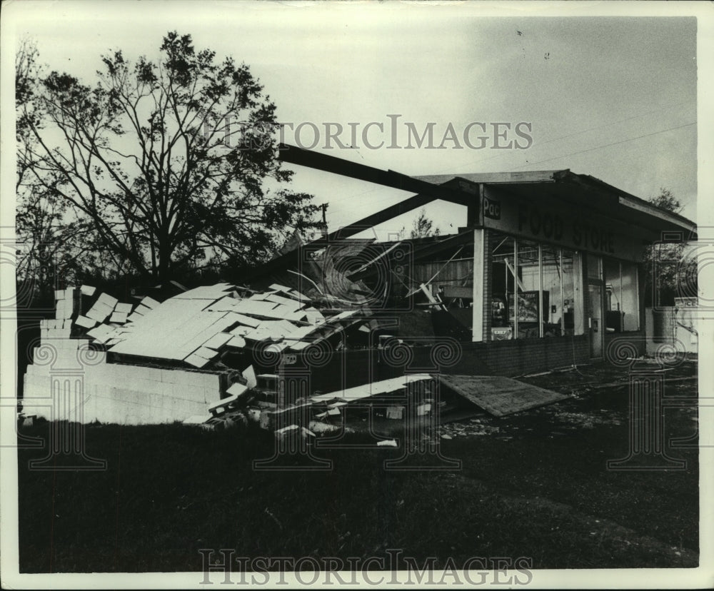 1979 Press Photo Hurricane Frederic Damage at Compac Store in Mobile, Alabama- Historic Images