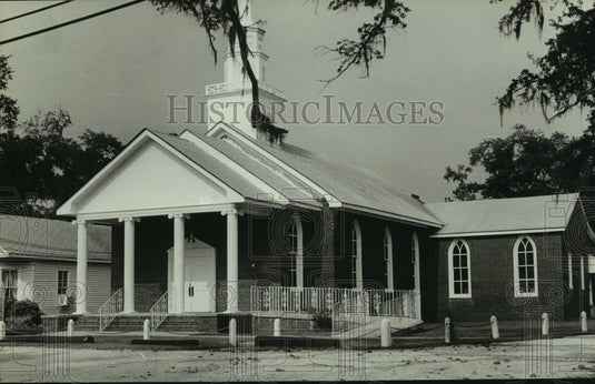 Press Photo Exterior of First Baptist Church, Bayou La Batre, Alabama- Historic Images