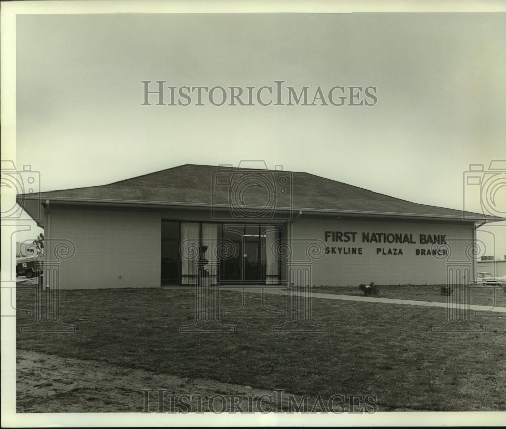 1974 Press Photo Exterior of First National Bank, Skyline Plaza Branch, Alabama