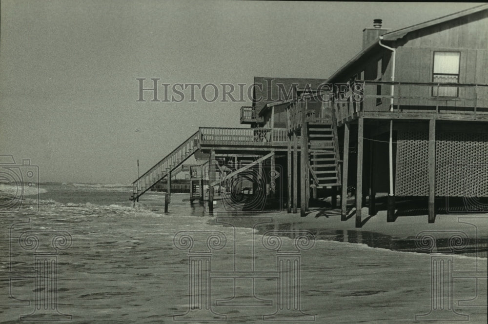 1985 Press Photo Hurricane Elena Damage to Shoreline- Historic Images