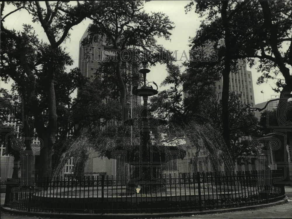 1982 Press Photo Fountain at Bienville Square, Alabama- Historic Images