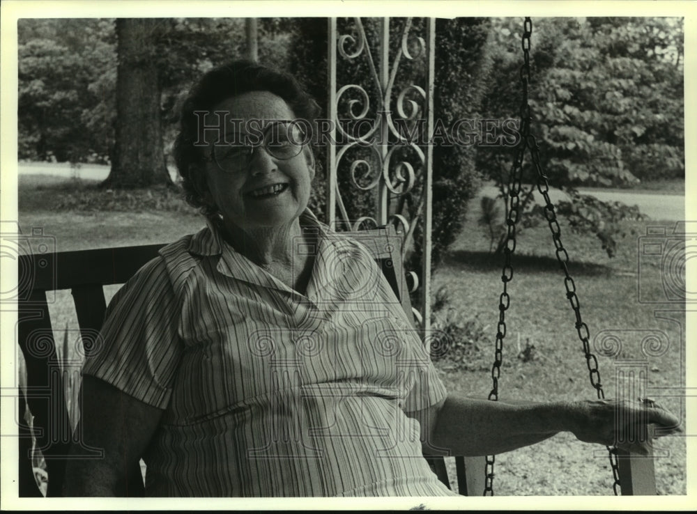 1987 Press Photo Resident of Bolinger, Alabama- Historic Images