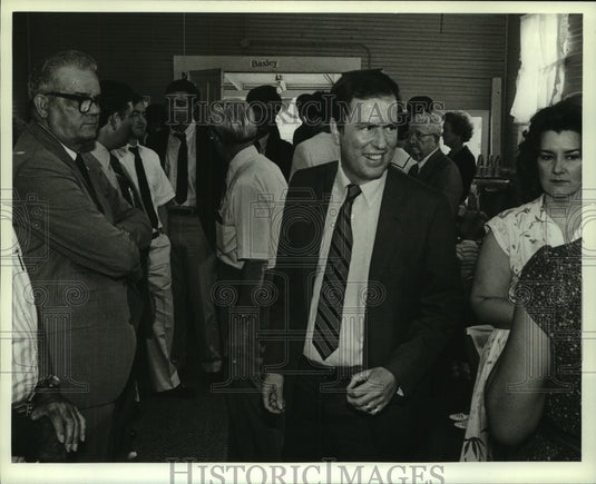 1982 Press Photo Bill Baxley at Large Gathering, Alabama- Historic Images