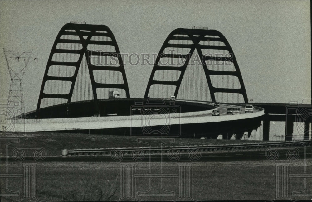 1988 Press Photo Highway bridge near Dead Lake Marina in Alabama - Historic Images