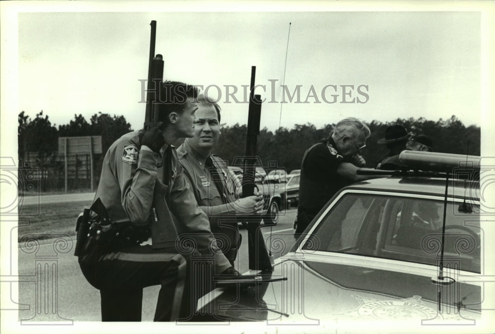 1991 Press Photo Police manhunt on the Alabama-Mississippi State line- Historic Images