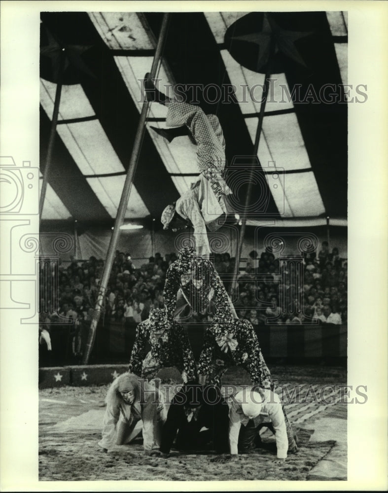 1985 Press Photo Clowns Performing at Circus, Alabama - amra04380- Historic Images