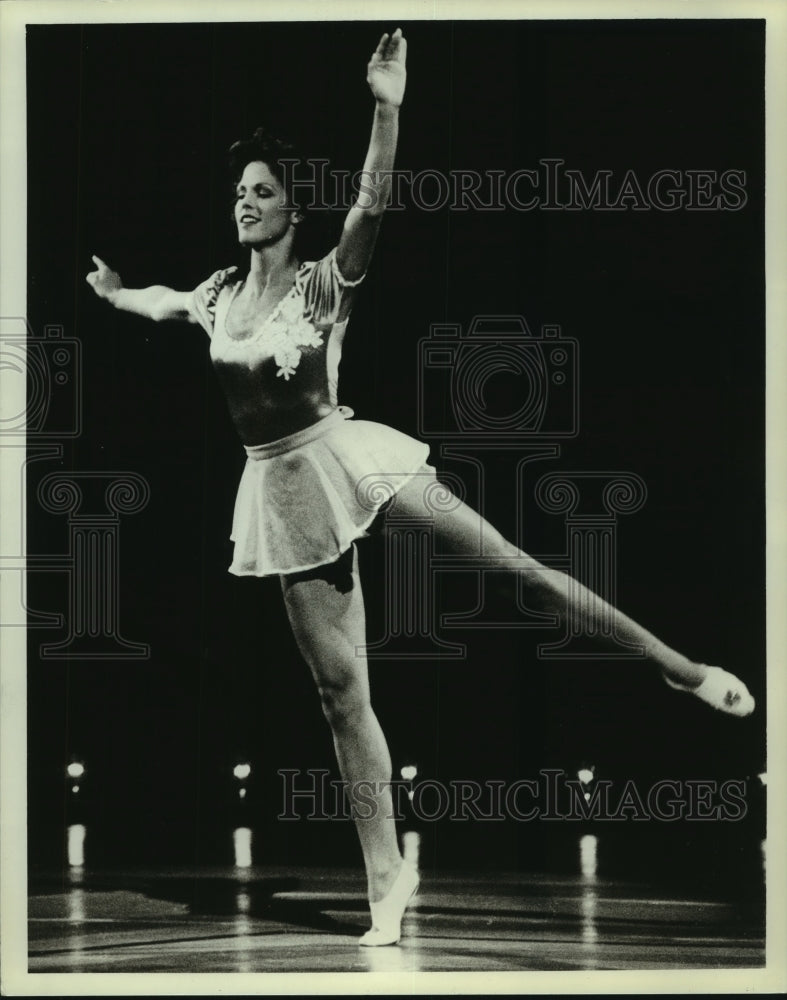 1983 Press Photo Dancer Stephanie Ashmore on Stage, Alabama- Historic Images