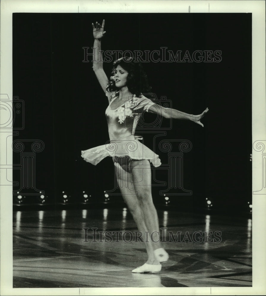 1983 Press Photo Stephanie Ashmore Dancing on Stage, Alabama- Historic Images