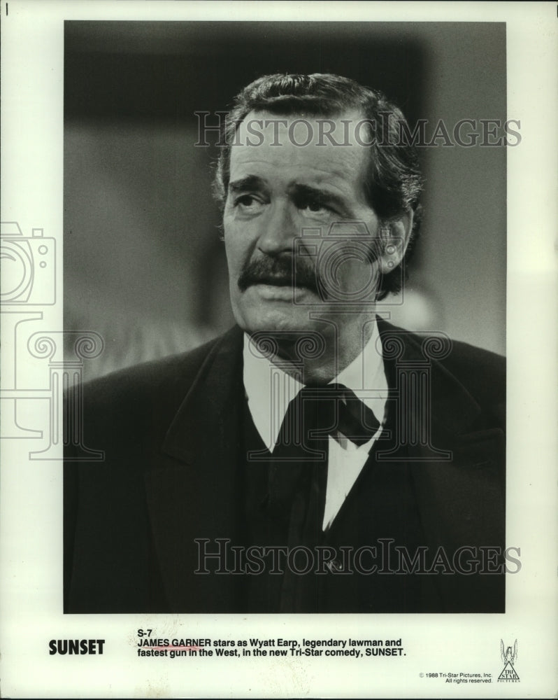 1988 Press Photo James Garner Plays Wyatt Earp in Tri-Star Comedy &quot;Sunset&quot;- Historic Images