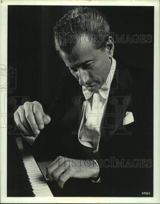 1982 Press Photo David Bar-Illan, Concert Pianist - amra04628- Historic Images