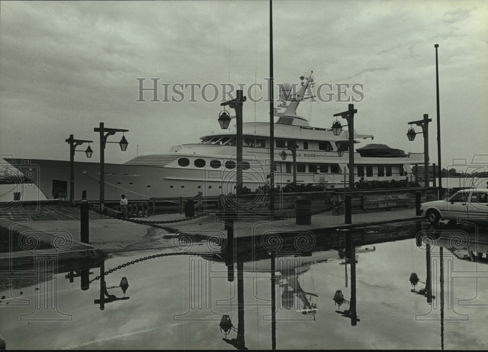 1989 Press Photo Michaela Rose ship at dock, Mobile- Historic Images